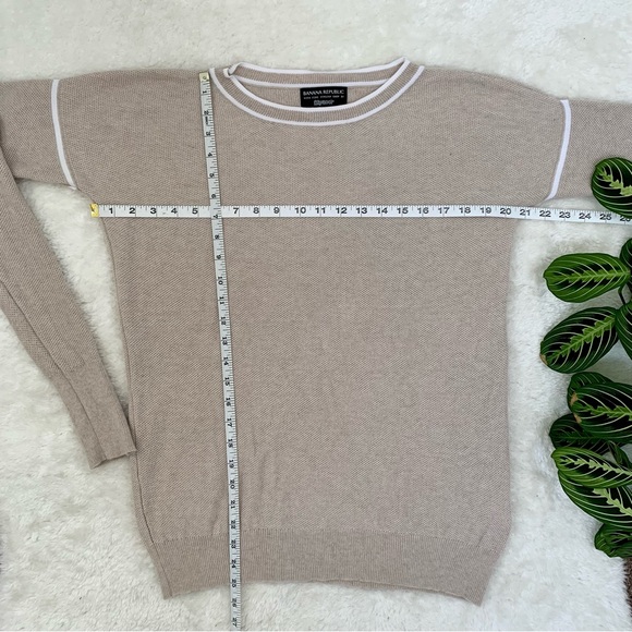 Banana Republic Filpucci Fine Italian Yarn Cashmere Sweater in Beige - Picture 3 of 8